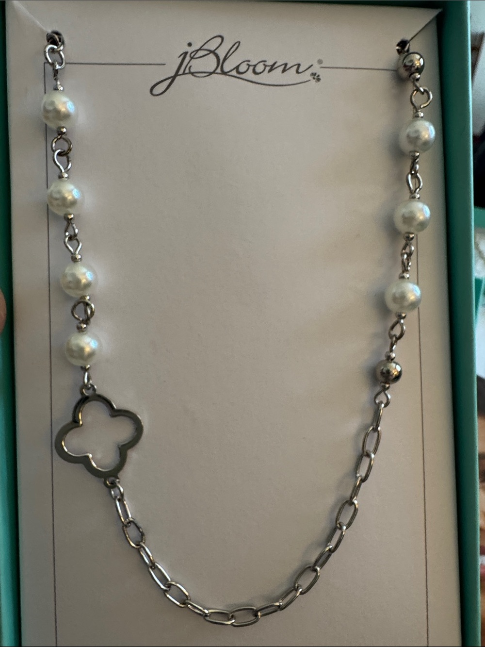 bloom Silver Chain Necklace with White Pearls and Clover Pendant Fashion Jewelry